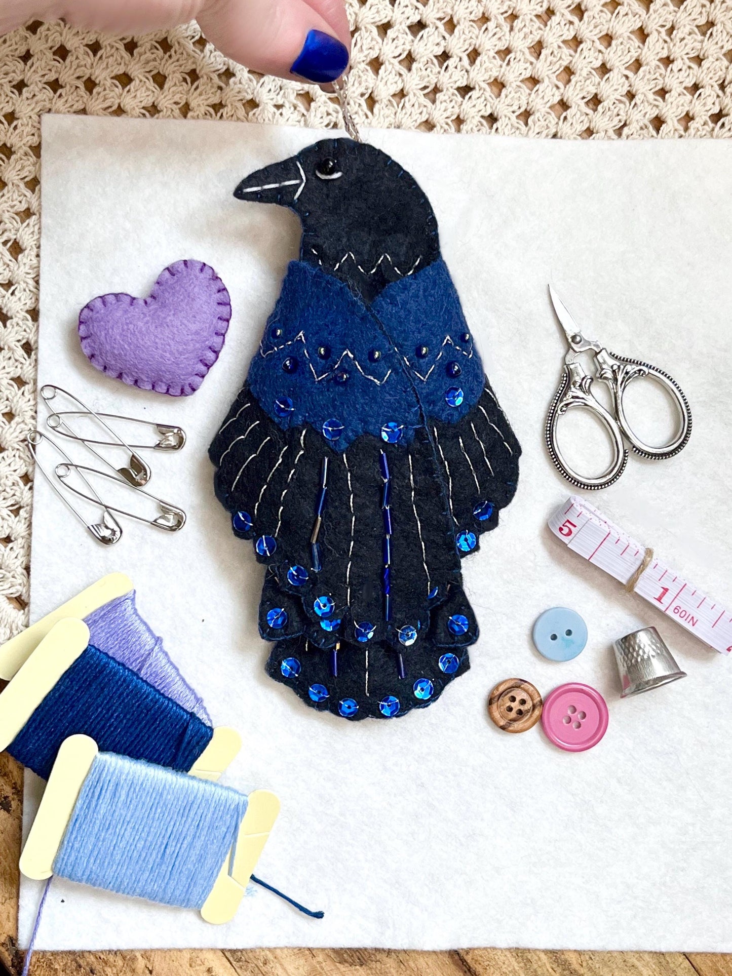 🔥Last Day 49% OFF🖤 “Raven’s Keepsake – Guardian of Stitches” 🪡✨