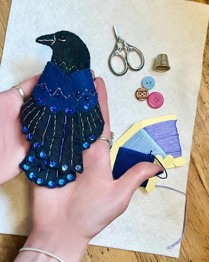 🔥Last Day 49% OFF🖤 “Raven’s Keepsake – Guardian of Stitches” 🪡✨