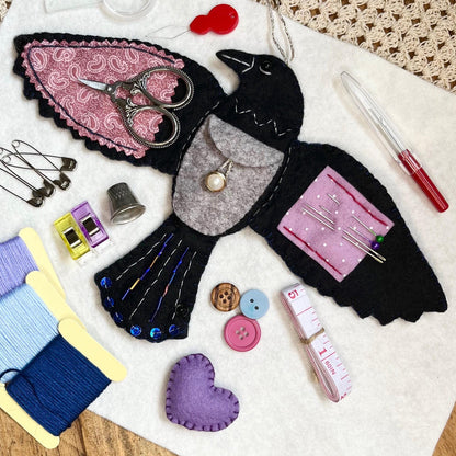 🔥Last Day 49% OFF🖤 “Raven’s Keepsake – Guardian of Stitches” 🪡✨