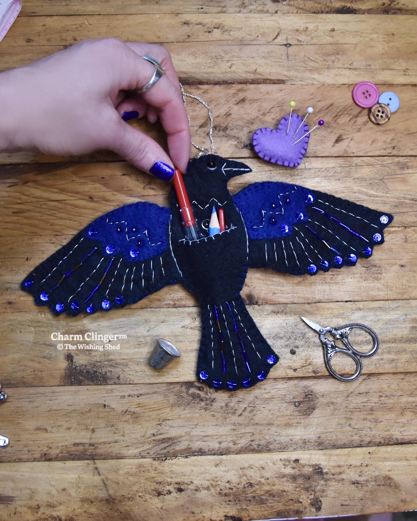 🔥Last Day 49% OFF🖤 “Raven’s Keepsake – Guardian of Stitches” 🪡✨